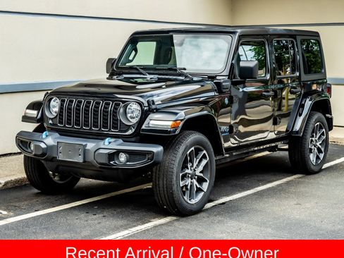 Used 2024 Jeep Wrangler Unlimited AWD/4WD image 1