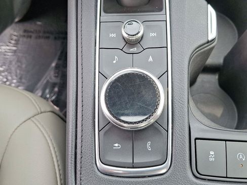 Used 2019 Cadillac XT4 Luxury w/ Cold Weather Package FWD image 25