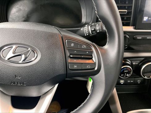 Used 2023 Hyundai Venue SEL image 24