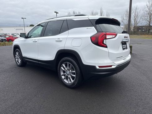 Used 2024 GMC Terrain SLT image 5