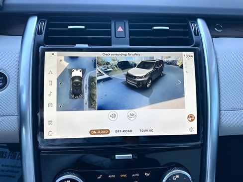 Certified 2025 Land Rover Discovery Dynamic SE AWD/4WD image 24