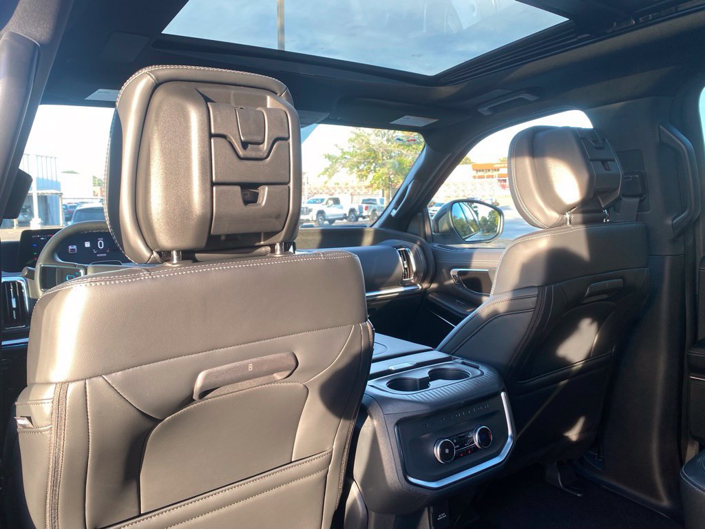 New 2027 Ford Expedition Platinum w/ Stealth Appearance Package AWD/4WD image 33