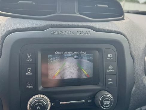 Used 2017 Jeep Renegade Latitude AWD/4WD image 20