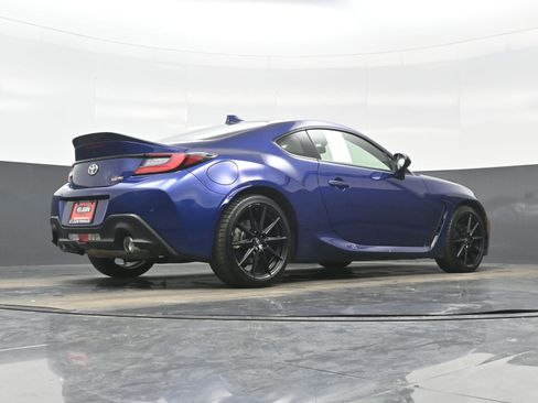 Used 2025 Toyota GR86 Premium w/ ALL Weather Mat Package (TMS) image 32