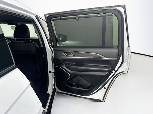 Used 2023 Jeep Grand Cherokee L Limited w/ Luxury Tech Group II image 33