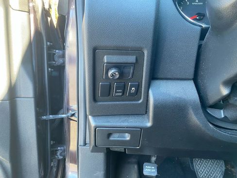 Used 2013 Nissan Rogue SV w/ Premium Pkg image 14