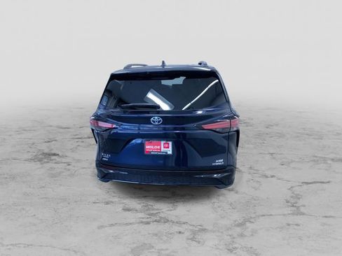 Certified 2021 Toyota Sienna XSE image 8