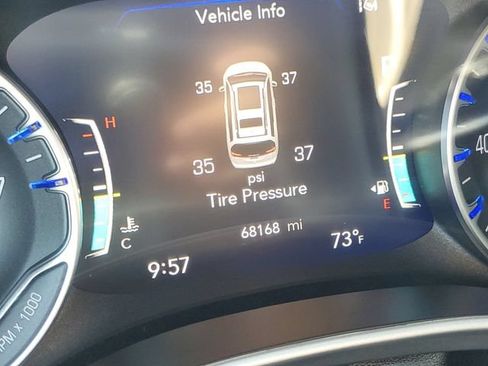 Used 2023 Chrysler Pacifica Touring-L FWD image 12