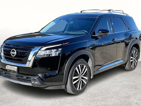 Used 2024 Nissan Pathfinder Platinum w/ Cargo Package image 12