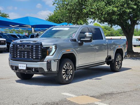 Used 2025 GMC Sierra 2500 Denali Ultimate AWD/4WD image 2