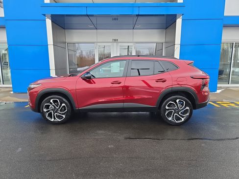 Used 2025 Chevrolet Trax RS w/ Sunroof Package image 6