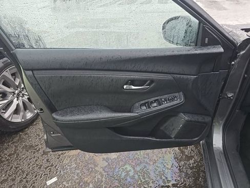 Used 2025 Nissan Sentra SV FWD image 14
