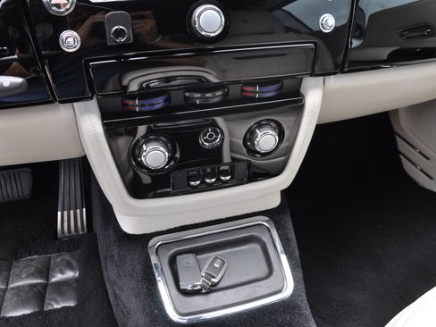 Used 2009 Rolls-Royce Phantom Coupe image 27