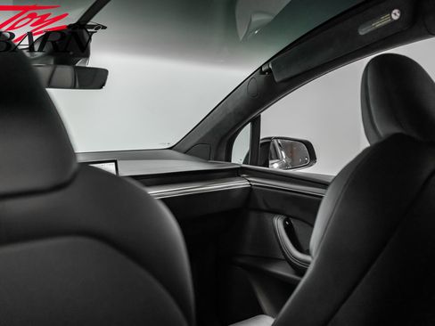 Used 2022 Tesla Model X Plaid image 25