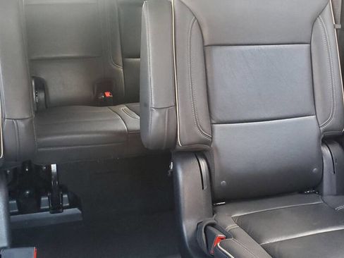 Used 2023 Chevrolet Suburban Premier image 5