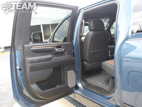 Used 2024 Chevrolet Silverado 2500 High Country w/ Technology Package AWD/4WD image 23