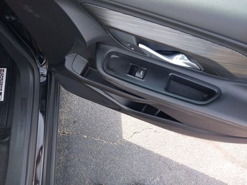 Used 2024 GMC Terrain SLT image 21