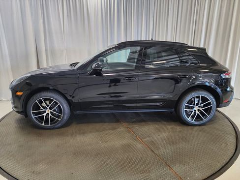 Certified 2025 Porsche Macan image 2