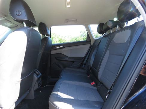 Used 2023 Volkswagen Taos SE AWD/4WD image 19