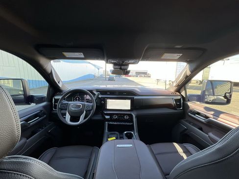 Used 2025 GMC Sierra 3500 Denali w/ Technology Package image 20