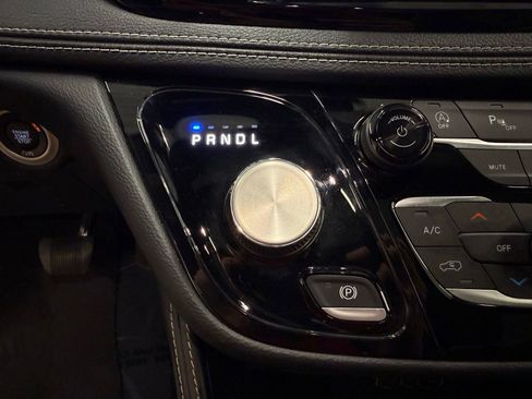 Used 2025 Chrysler Pacifica Limited FWD image 15