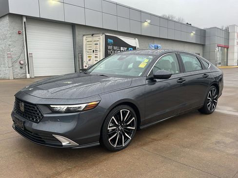 Used 2023 Honda Accord Touring image 13
