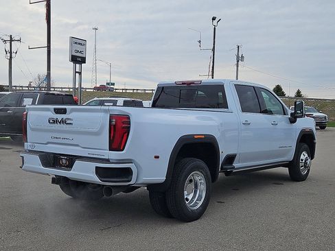 New 2026 GMC Sierra 3500 Denali Ultimate AWD/4WD image 12