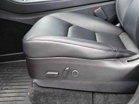 Used 2022 Tesla Model Y Performance image 24