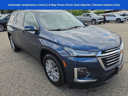 Used 2023 Chevrolet Traverse LT AWD/4WD image 2