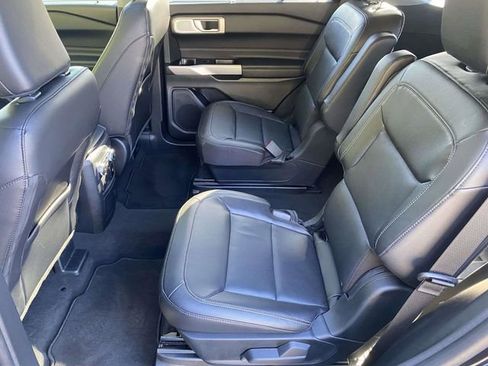 Used 2023 Ford Explorer Limited w/ Limited Technology Package image 17