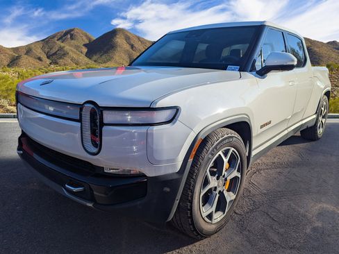 Used 2022 Rivian R1T Adventure image 11