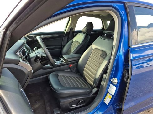 Used 2017 Ford Fusion SE w/ Equipment Group 201A image 16