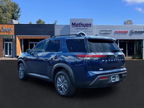 Used 2024 Nissan Pathfinder SV AWD/4WD image 7