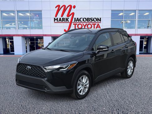 Used 2024 Toyota Corolla Cross LE image 1