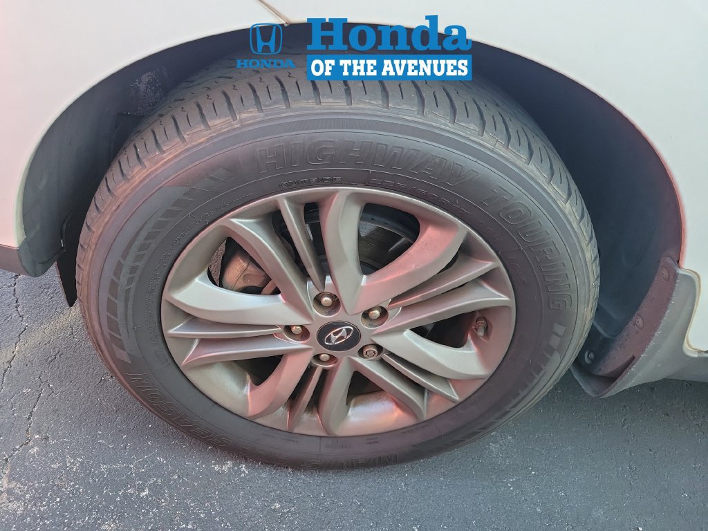 Used 2015 Hyundai Tucson GLS w/ Option Group 02 FWD image 3