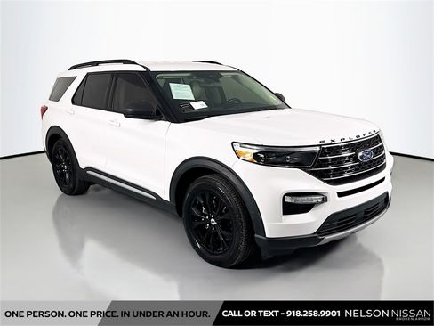 Used 2020 Ford Explorer XLT w/ Equipment Group 202A image 3