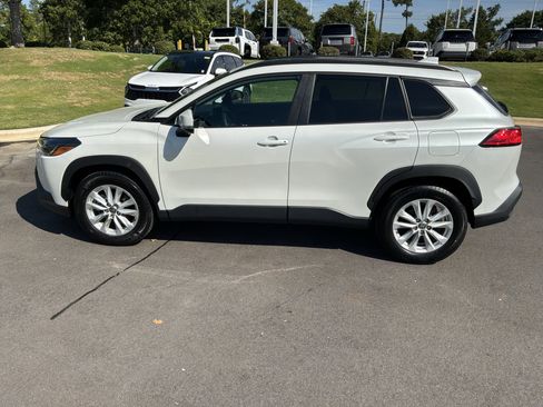 Used 2023 Toyota Corolla Cross LE FWD image 7