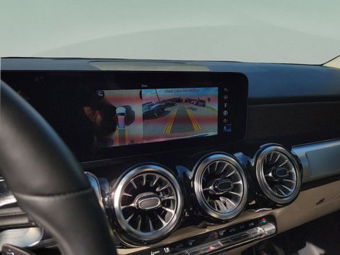 Used 2023 Mercedes-Benz GLB 250 4MATIC image 24