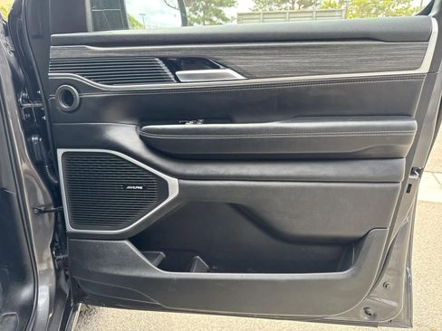 Used 2023 Jeep Wagoneer L Series III w/ Preferred Equipment Group image 39