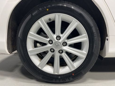 Used 2014 Toyota Camry XLE w/ Leather Package FWD image 40