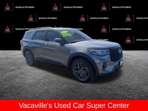 Used 2025 Ford Explorer ST-Line w/ ST-Line Street Pack AWD/4WD image 7