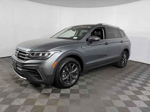 Used 2022 Volkswagen Tiguan SE image 3