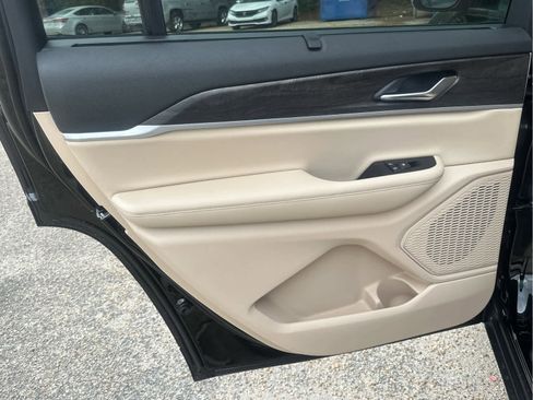 New 2025 Jeep Grand Cherokee L Limited w/ Luxury Tech Group II image 50