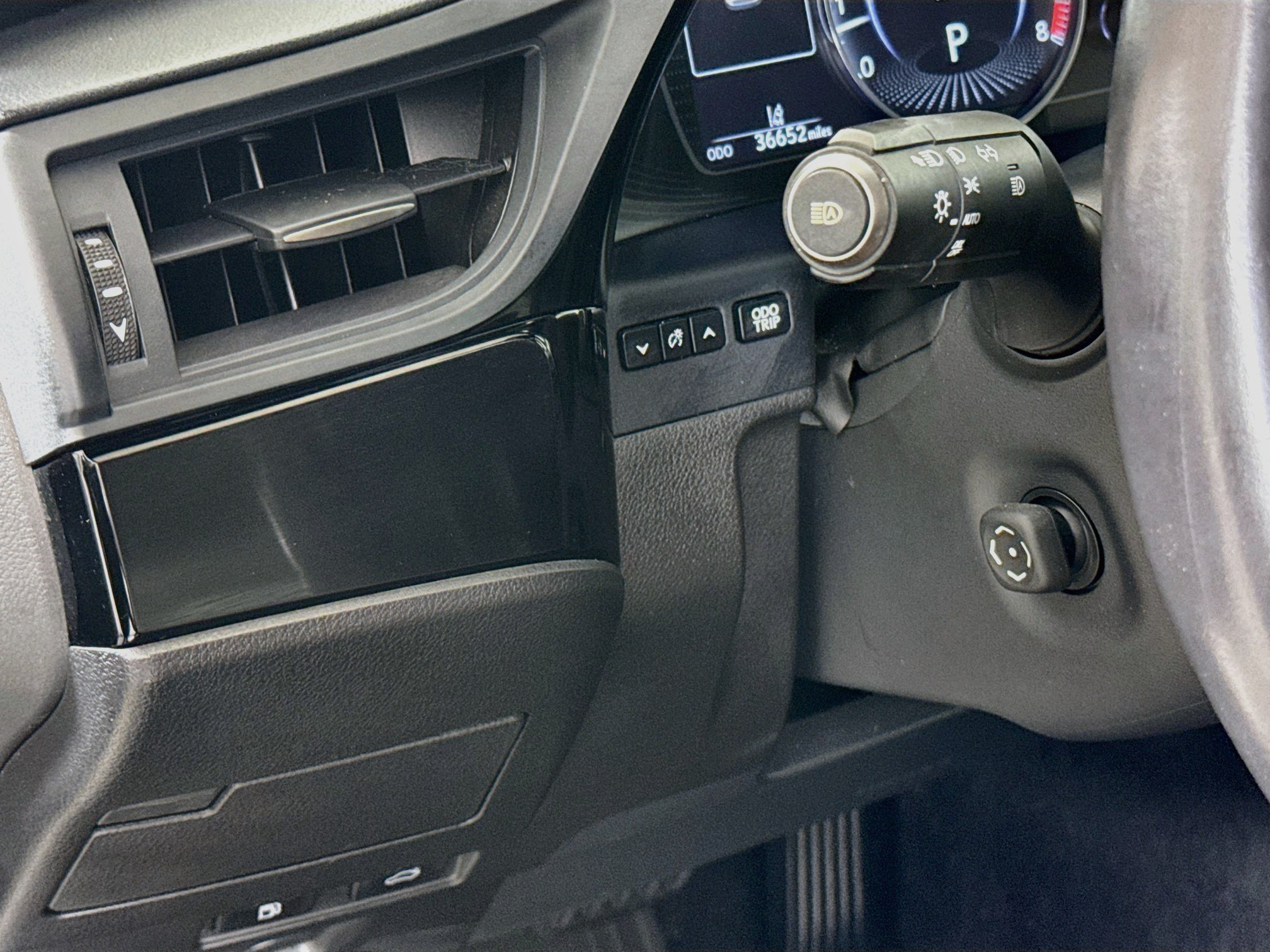 Used 2024 Lexus ES 350 w/ Premium Package FWD image 11