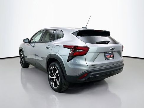 Used 2025 Chevrolet Trax RS w/ Driver Confidence Package image 6
