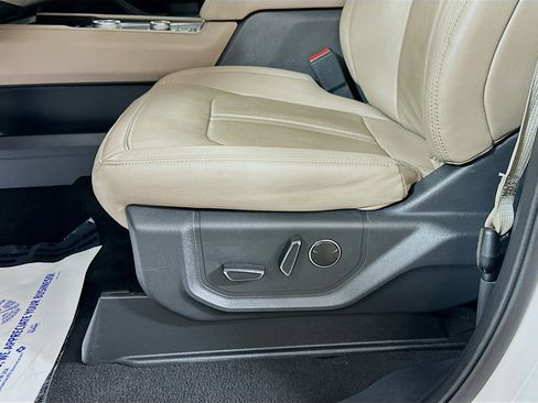 Used 2023 Ford Expedition Limited image 18