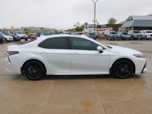 Used 2022 Toyota Camry XSE w/ Cold Weather Package FWD image 5