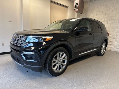 Used 2020 Ford Explorer Limited AWD/4WD image 2