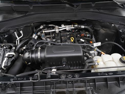 Used 2022 Ford Explorer XLT image 35