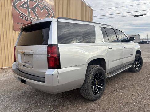 Used 2017 Chevrolet Suburban LT image 7